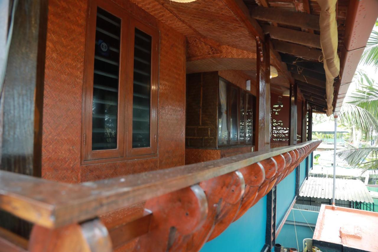 Sajeev Home Stay Cherai Beach Exterior photo