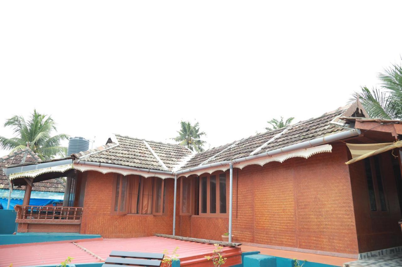 Sajeev Home Stay Cherai Beach Exterior photo
